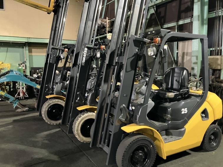 中古フォークリフト】愛知県小牧市のお客様 コマツFG25T-17型×2台 